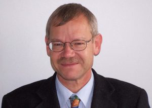 Tilman Becker während eines Vortrags über Glücksspielregulierung an der Universität Hohenheim